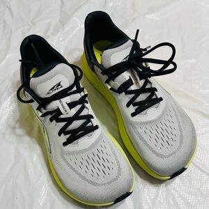 Altra Provision 8 Running Shoes in Light Gray and Green Size 10 near new
